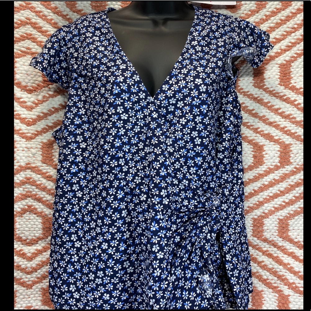 Old Navy Flower blouse